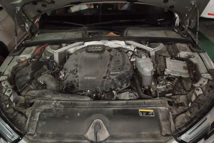 Used Audi A4L 2019 40 TFSI Ambition China VI Engine Bay