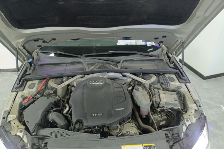 Used Audi A4L 2019 40 TFSI Fashion Edition China VI Emission Standard Engine Bay