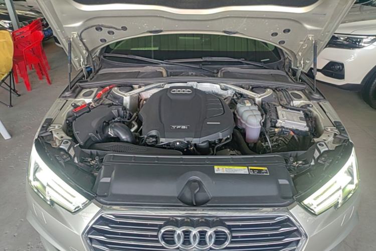 Used Audi A4L 2019 40 TFSI Ambition China VI Engine Bay