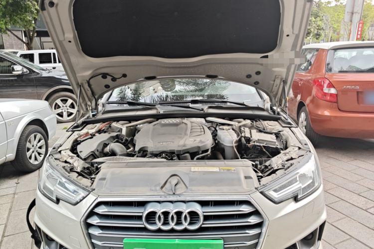 Used Audi A4L 2019 40 TFSI Fashion Edition China VI Emission Standard Engine Bay