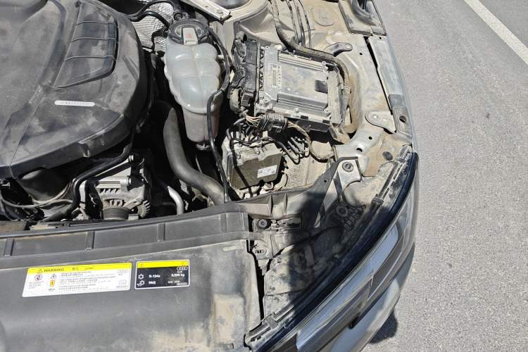 Used Audi A4L 2019 40 TFSI Fashion Version China V Engine Bay Left