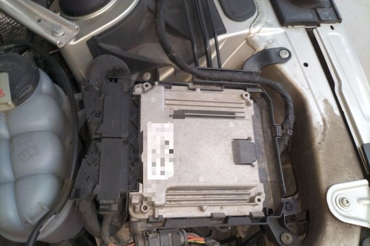 Used Audi A4L 2019 40 TFSI Ambition China VI Engine Bay Left