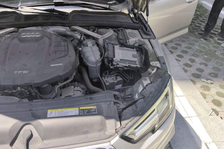 Used Audi A4L 2019 40 TFSI Ambition China VI Engine Bay Left