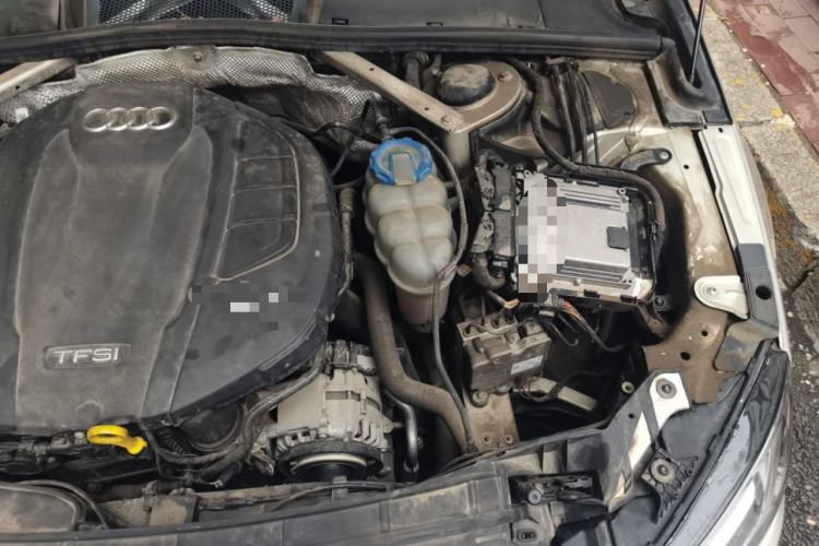 Used Audi A4L 2019 40 TFSI Fashion Edition China VI Emission Standard Engine Bay Left