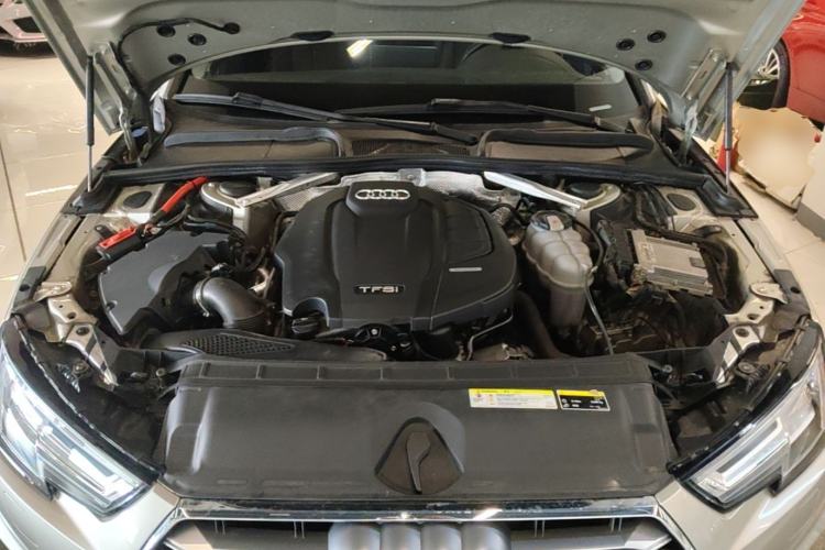 Used Audi A4L 2019 40 TFSI Fashion Edition China VI Emission Standard Engine Bay