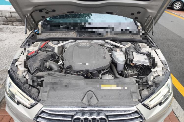 Used Audi A4L 2019 40 TFSI Ambition China VI Engine Bay