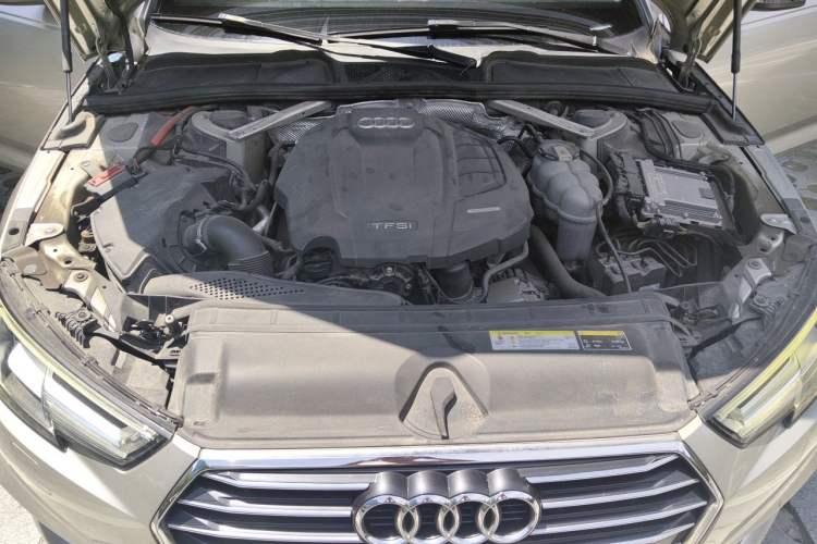 Used Audi A4L 2019 40 TFSI Ambition China VI Engine Bay