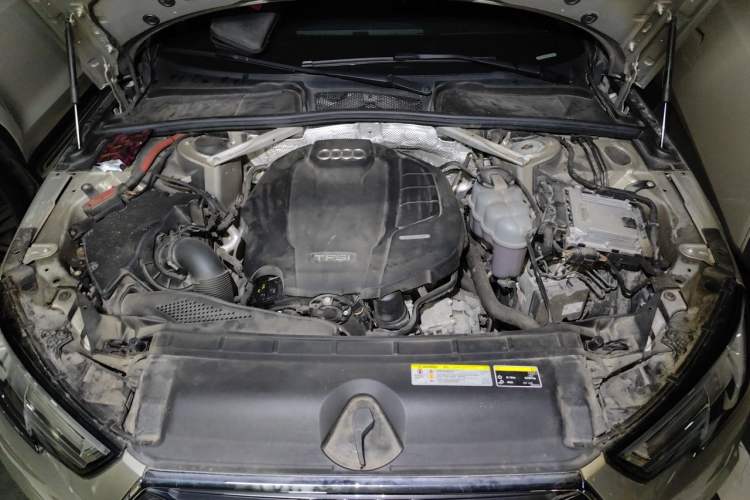 Used Audi A4L 2019 40 TFSI Ambition China VI Engine Bay