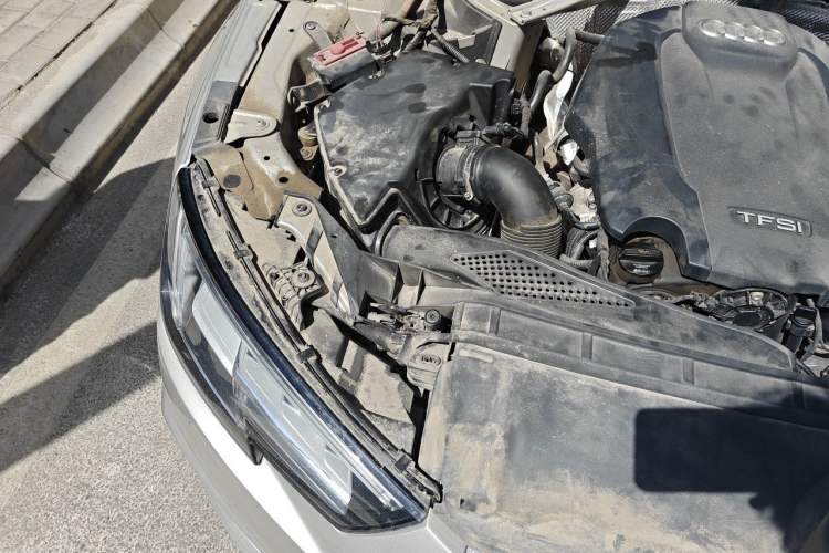 Used Audi A4L 2019 40 TFSI Fashion Version China V Engine Bay Right