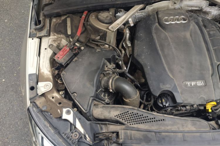 Used Audi A4L 2019 40 TFSI Fashion Edition China VI Emission Standard Engine Bay Right