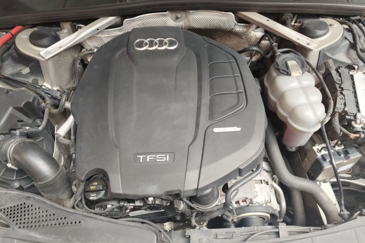 Used Audi A4L 2019 40 TFSI Ambition China VI Engine Bay