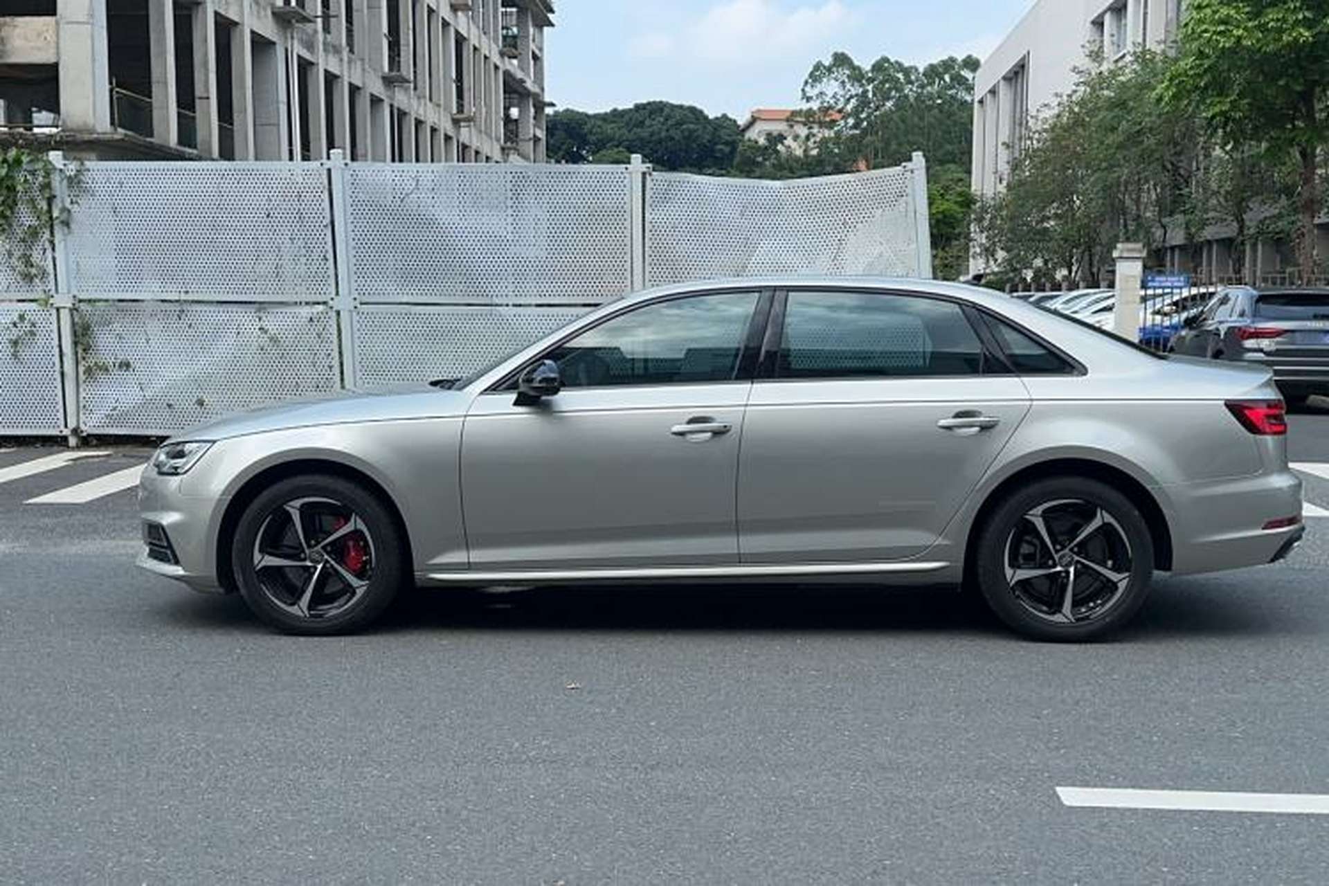 Used Audi A4L 2019 40 TFSI Ambition China VI Exterior 10