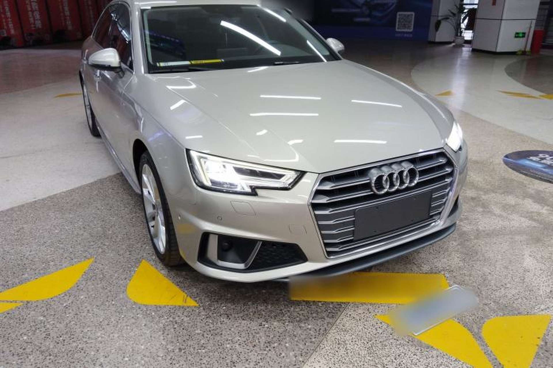 Used Audi A4L 2019 40 TFSI Fashion Edition China VI Emission Standard Front Right 45 Deg