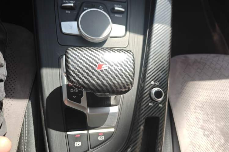 Used Audi A4L 2019 40 TFSI Fashion Version China V Gear Lever