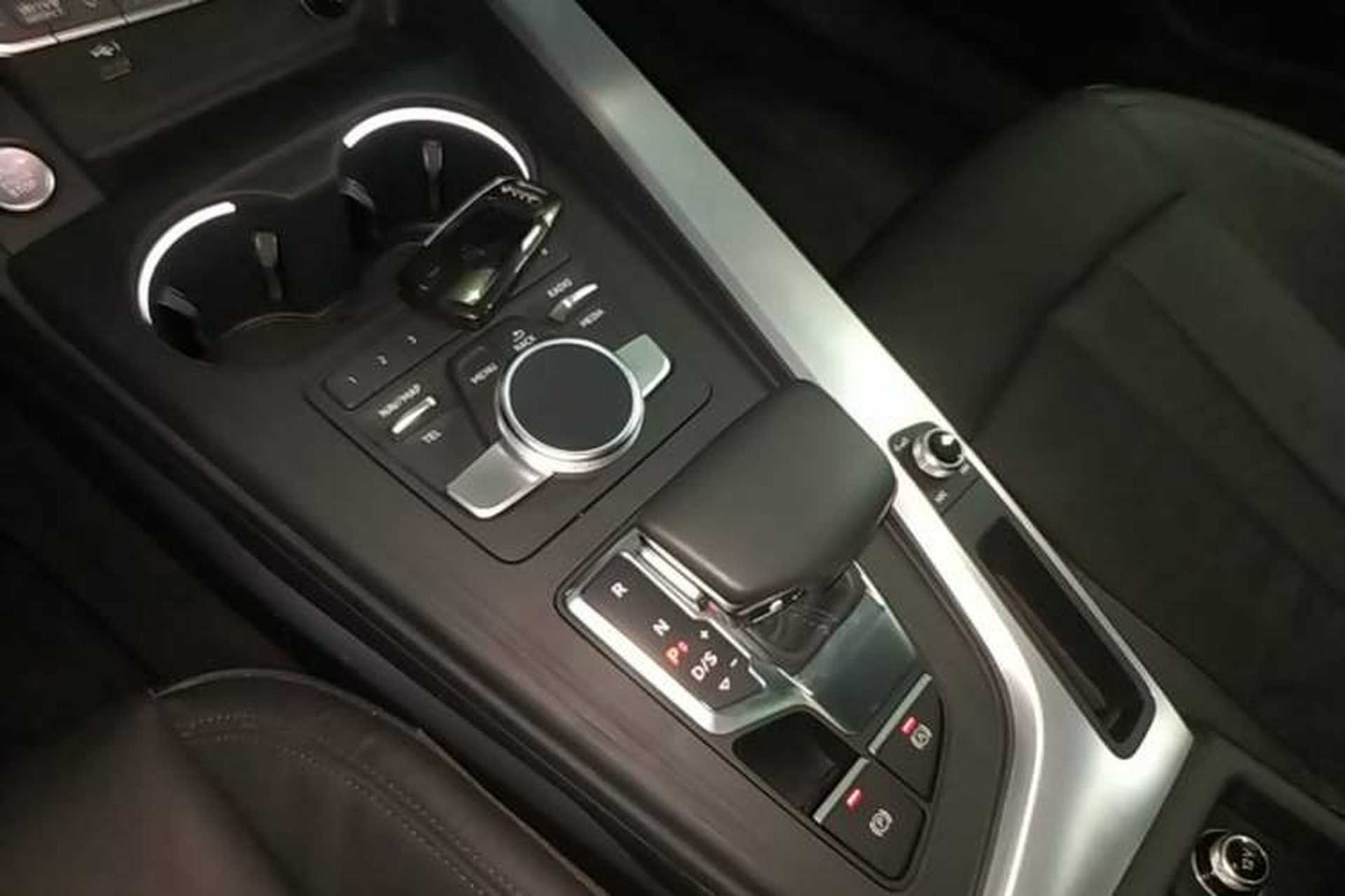 Used Audi A4L 2019 40 TFSI Fashion Edition China VI Emission Standard Gear Lever