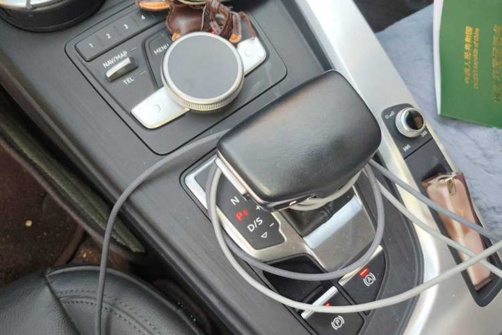 Used Audi A4L 2019 40 TFSI Fashion Version China V Gear Lever