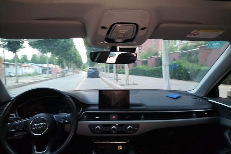 Used Audi A4L 2019 40 TFSI Ambition China VI Headliner