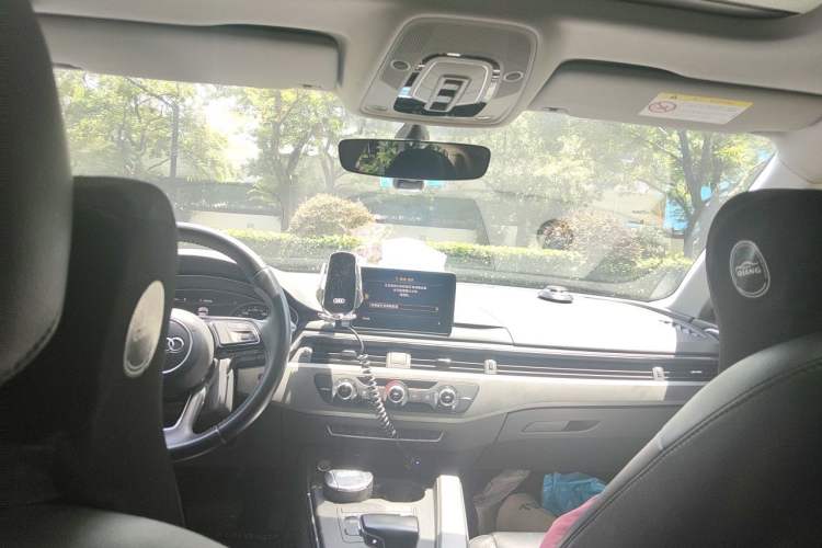 Used Audi A4L 2019 40 TFSI Ambition China VI Headliner
