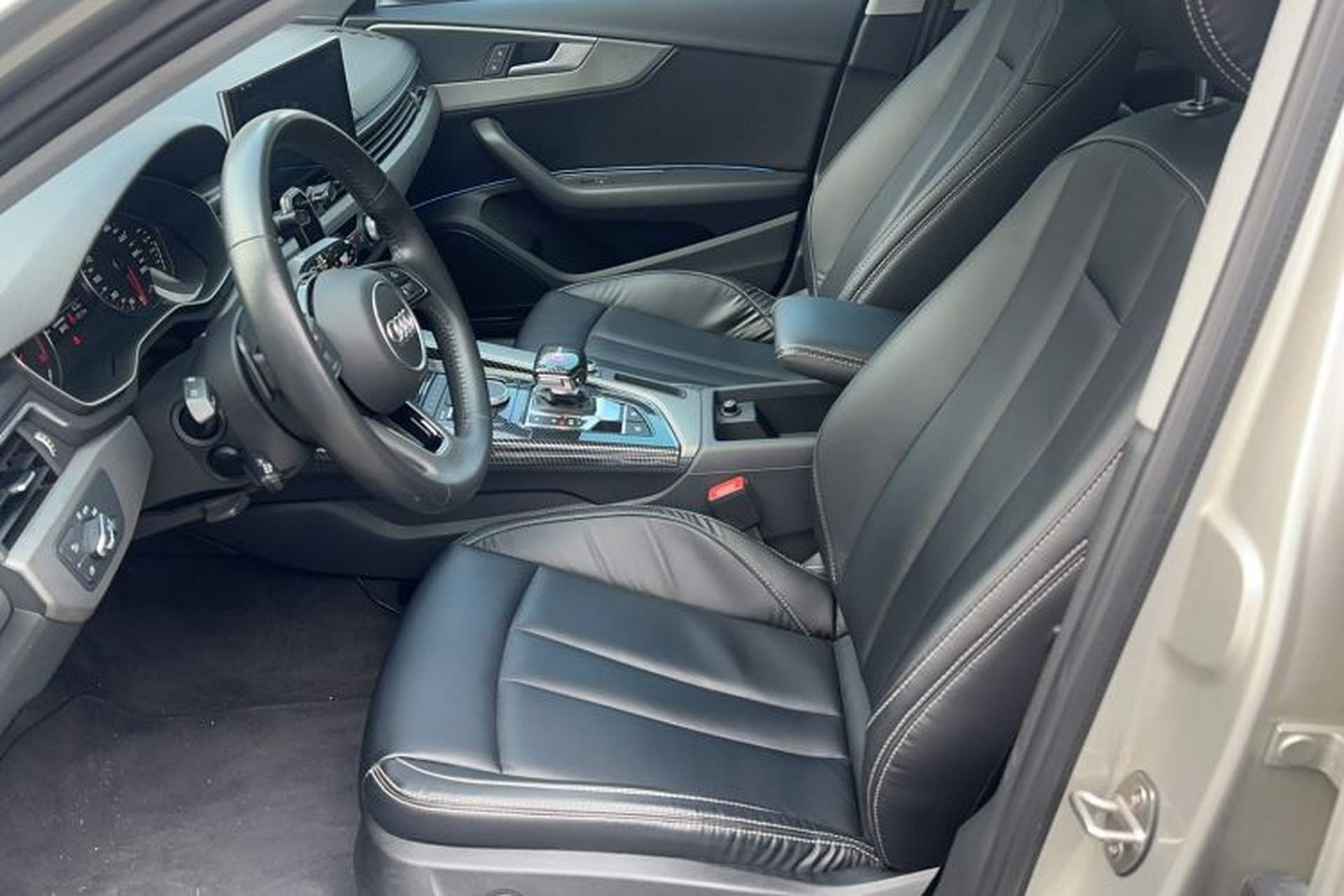 Used Audi A4L 2019 40 TFSI Ambition China VI Interior 5