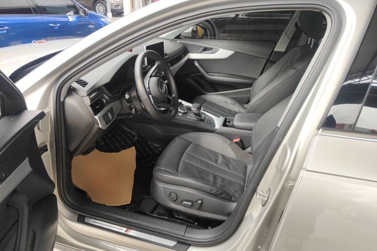 Used Audi A4L 2019 40 TFSI Fashion Edition China VI Emission Standard Left Front Seat