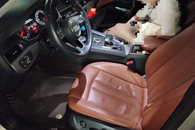 Used Audi A4L 2019 40 TFSI Ambition China VI Left Front Seat