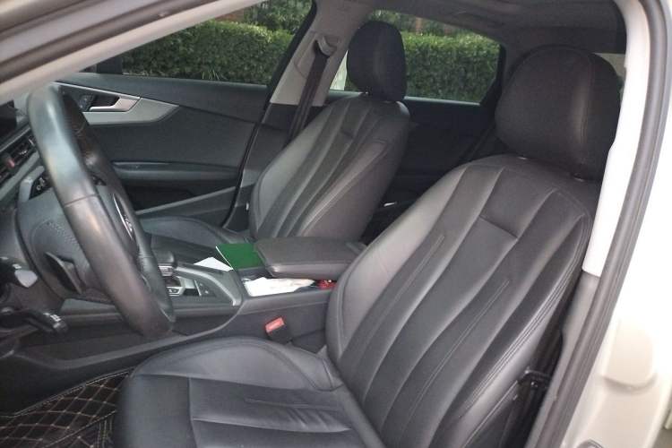 Used Audi A4L 2019 40 TFSI Ambition China VI Left Front Seat