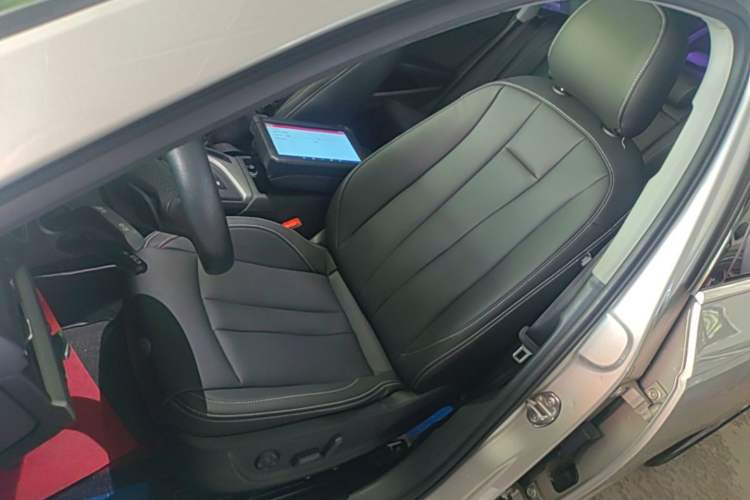 Used Audi A4L 2019 40 TFSI Ambition China VI Left Front Seat