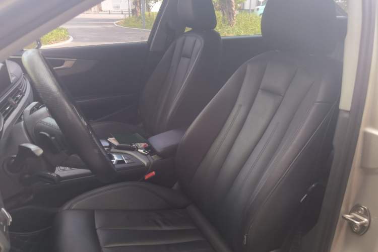Used Audi A4L 2019 40 TFSI Ambition China VI Left Front Seat