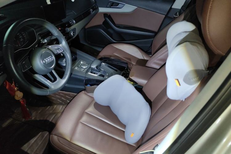 Used Audi A4L 2019 40 TFSI Ambition China VI Left Front Seat