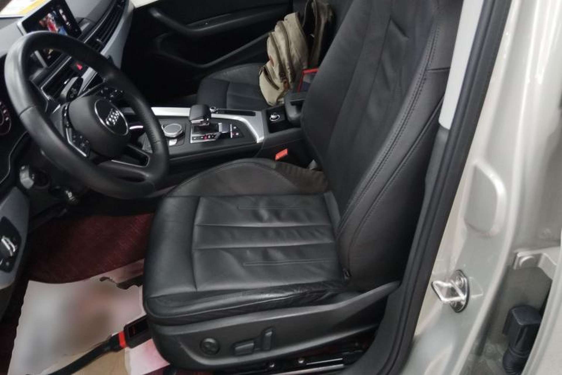 Used Audi A4L 2019 40 TFSI Fashion Edition China VI Emission Standard Left Front Seat