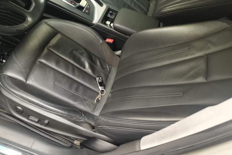 Used Audi A4L 2019 40 TFSI Fashion Edition China VI Emission Standard Left Front Seat