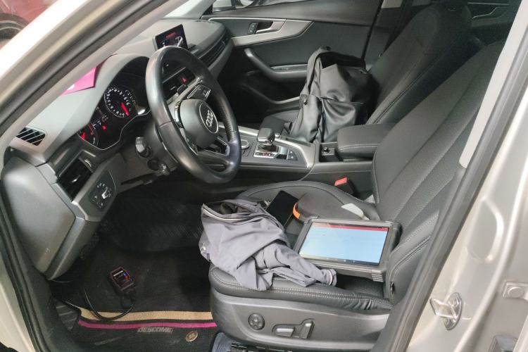 Used Audi A4L 2019 40 TFSI Ambition China VI Left Front Seat