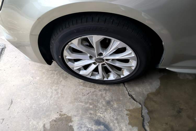 Used Audi A4L 2019 40 TFSI Ambition China VI Left Front Wheel Hub