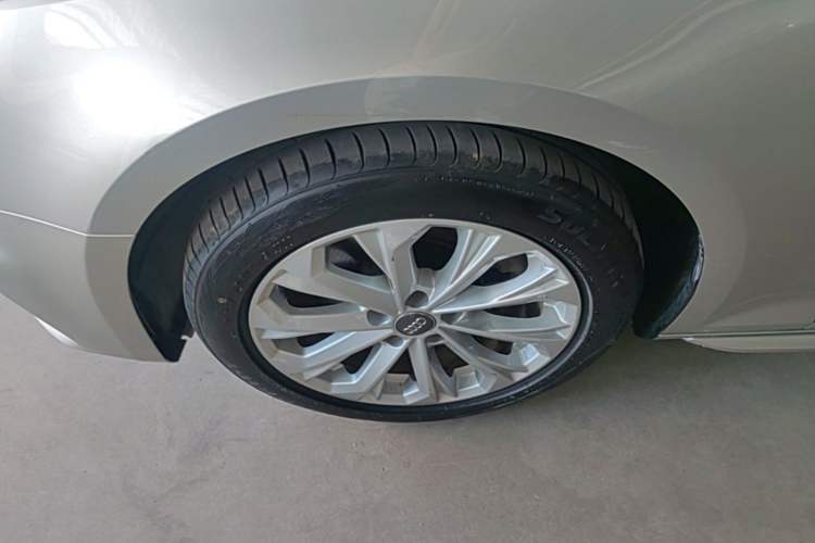 Used Audi A4L 2019 40 TFSI Ambition China VI Left Front Wheel Hub