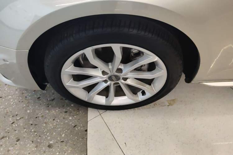 Used Audi A4L 2019 40 TFSI Fashion Edition China VI Emission Standard Left Front Wheel Hub