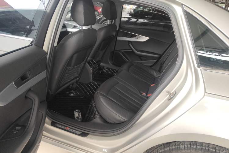 Used Audi A4L 2019 40 TFSI Fashion Edition China VI Emission Standard Left Rear Seat