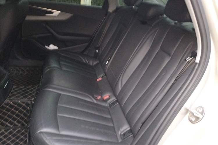 Used Audi A4L 2019 40 TFSI Ambition China VI Left Rear Seat