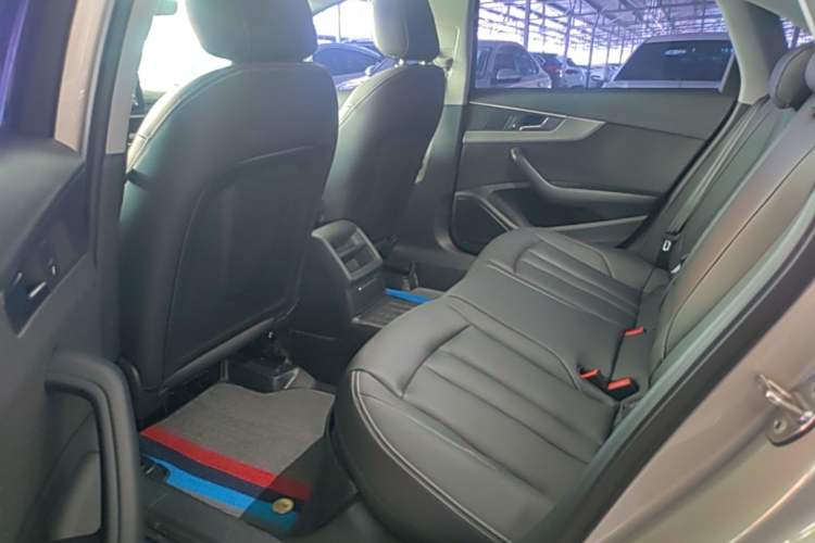 Used Audi A4L 2019 40 TFSI Ambition China VI Left Rear Seat