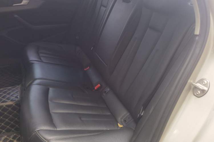 Used Audi A4L 2019 40 TFSI Ambition China VI Left Rear Seat
