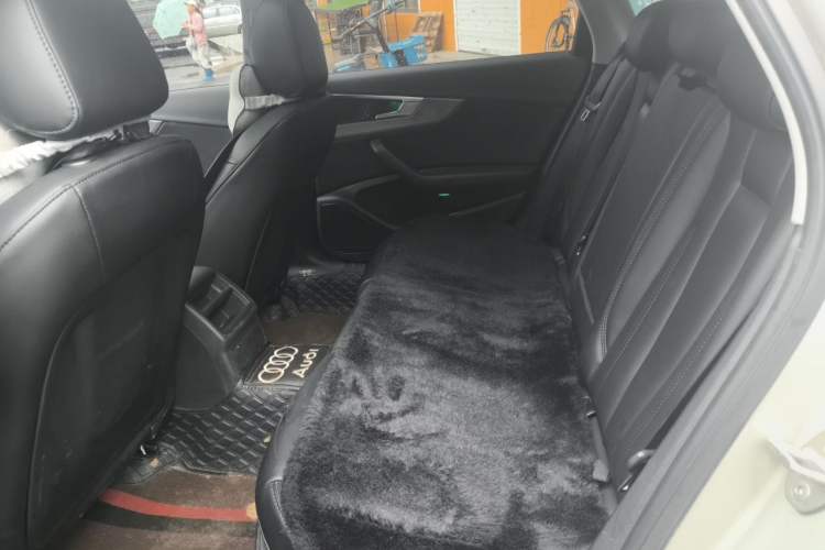 Used Audi A4L 2019 40 TFSI Ambition China VI Left Rear Seat