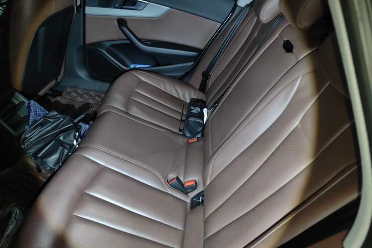 Used Audi A4L 2019 40 TFSI Ambition China VI Left Rear Seat