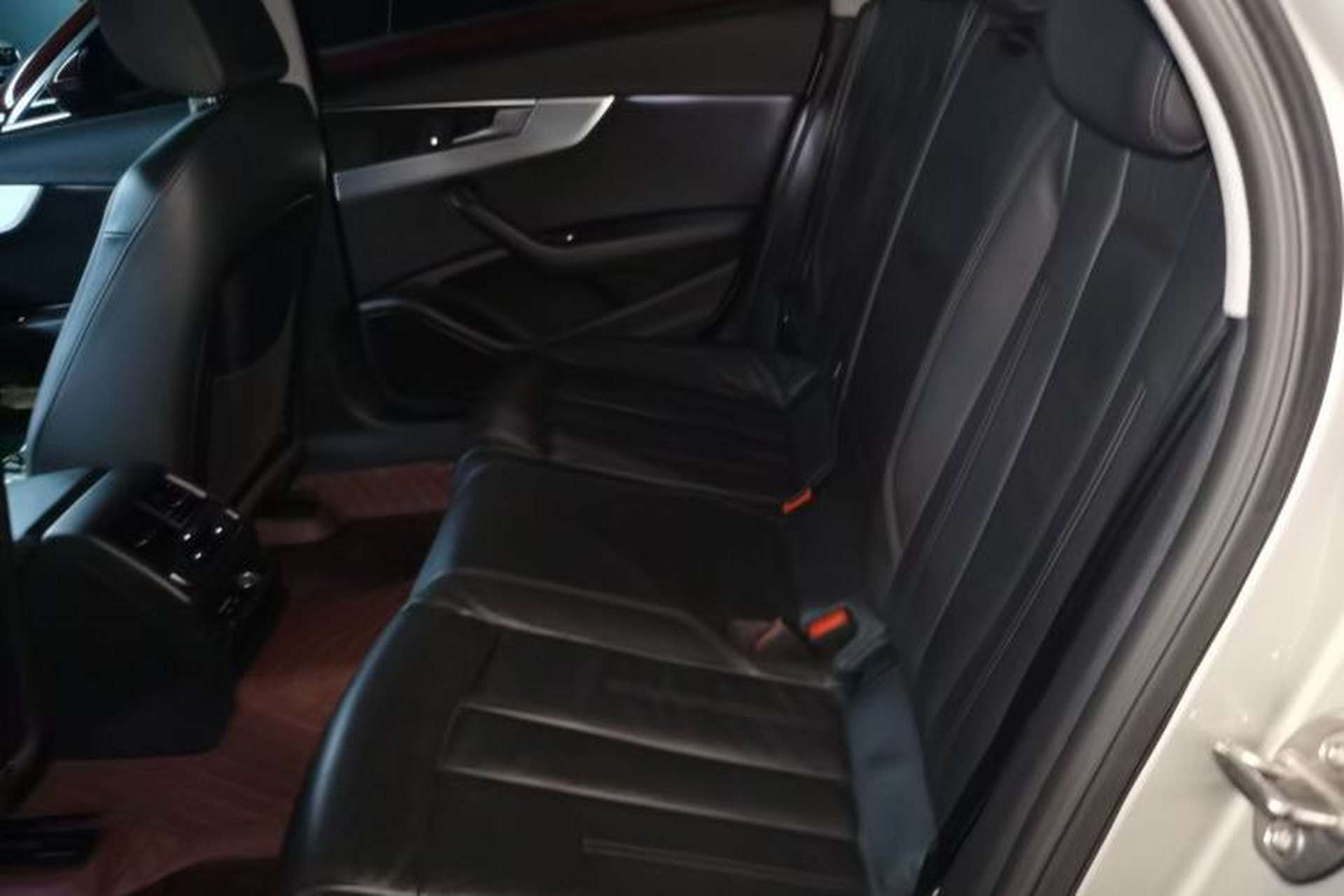 Used Audi A4L 2019 40 TFSI Fashion Edition China VI Emission Standard Left Rear Seat