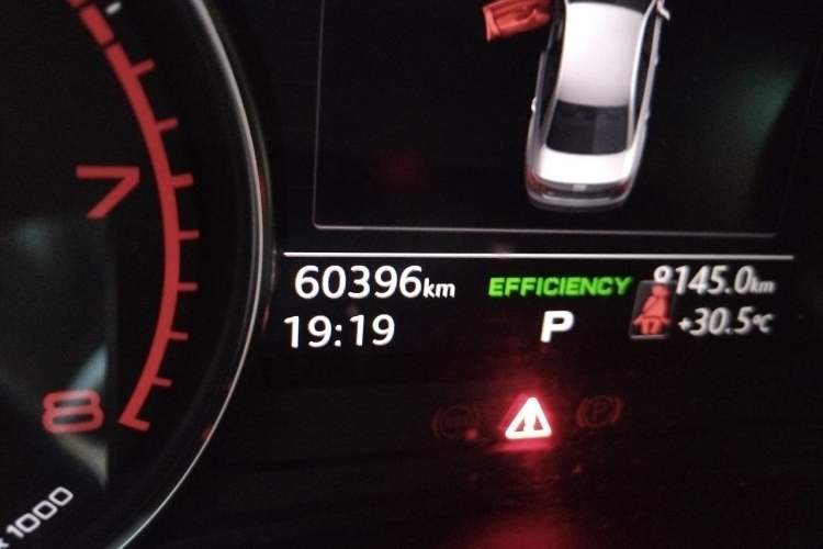 Used Audi A4L 2019 40 TFSI Ambition China VI Odometer Close Up