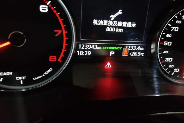 Used Audi A4L 2019 40 TFSI Ambition China VI Odometer Close Up