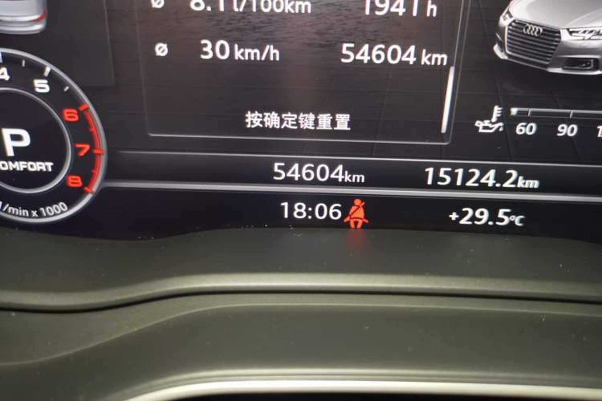 Used Audi A4L 2019 40 TFSI Fashion Edition China VI Emission Standard Odometer Close Up