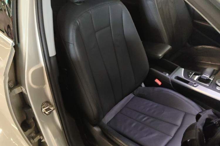 Used Audi A4L 2019 40 TFSI Fashion Edition China VI Emission Standard Right Front Seat