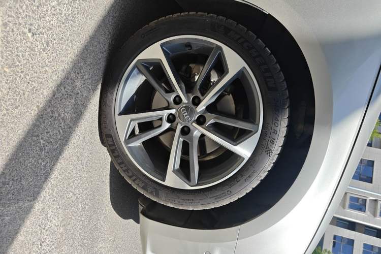 Used Audi A4L 2019 40 TFSI Fashion Version China V Right Front Wheel Hub