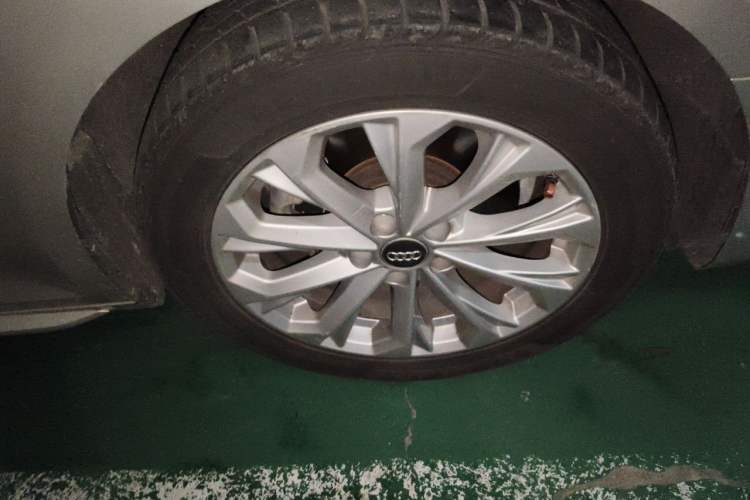 Used Audi A4L 2019 40 TFSI Ambition China VI Right Front Wheel Hub