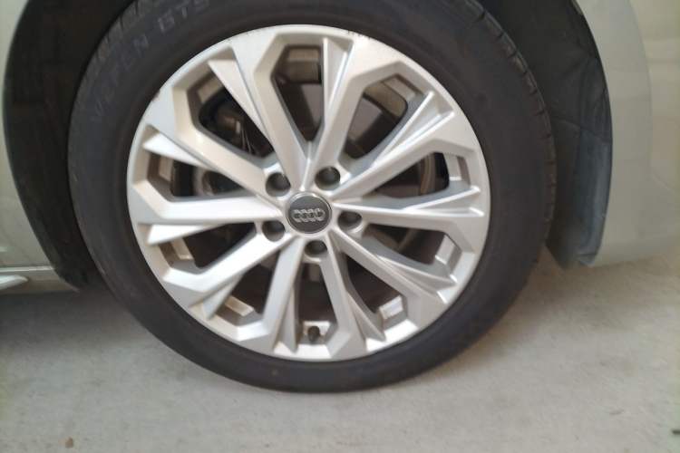 Used Audi A4L 2019 40 TFSI Ambition China VI Right Front Wheel Hub