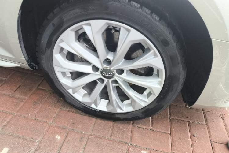 Used Audi A4L 2019 40 TFSI Ambition China VI Right Front Wheel Hub